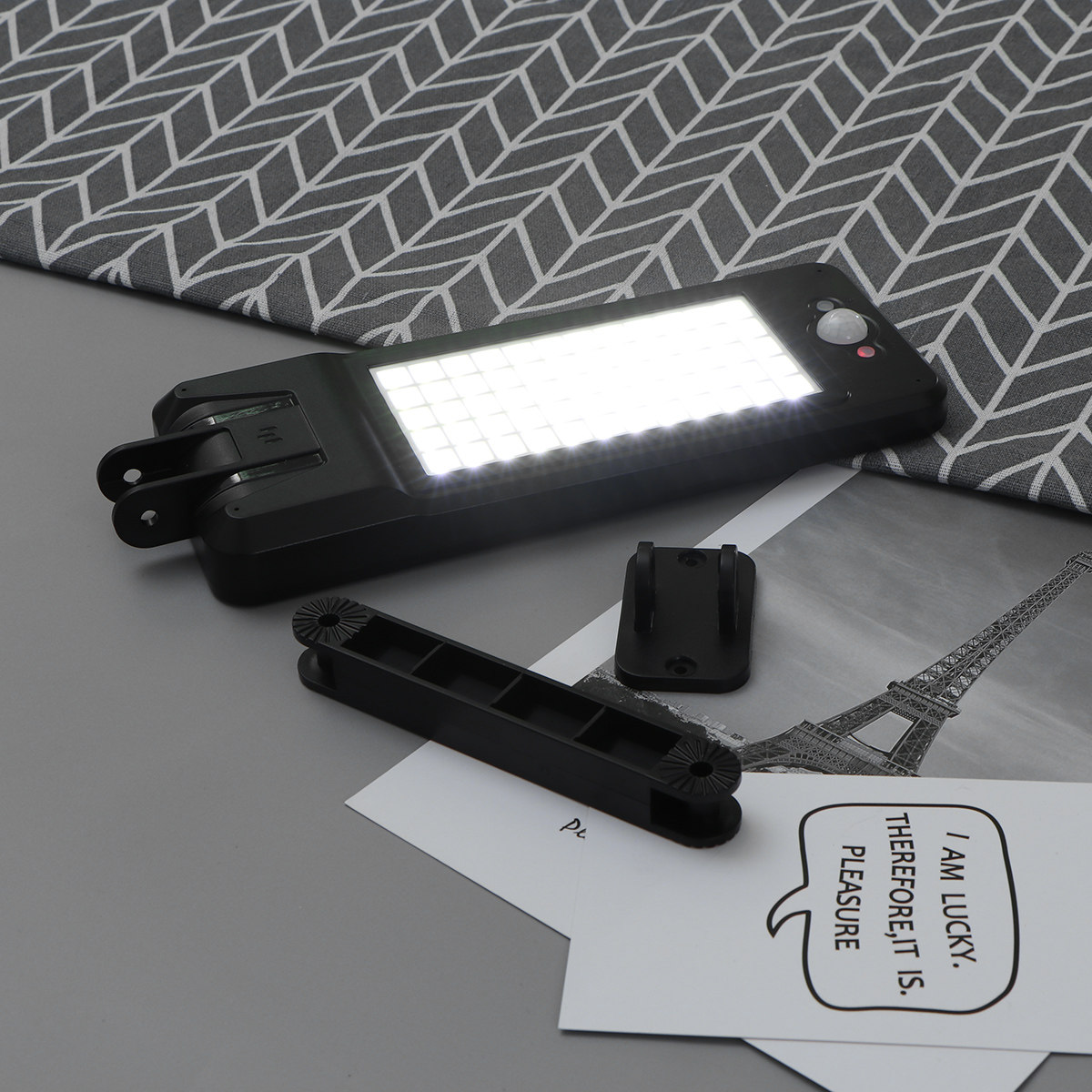 Solar Powered Wall Lamp 60 Lum - đánh giá và giá Pool Light Solar Rechargeable